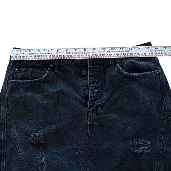 WE THE FREE BLACK DENIM DISTRESSED MINI SKIRT EUC - Picture 4 of 4